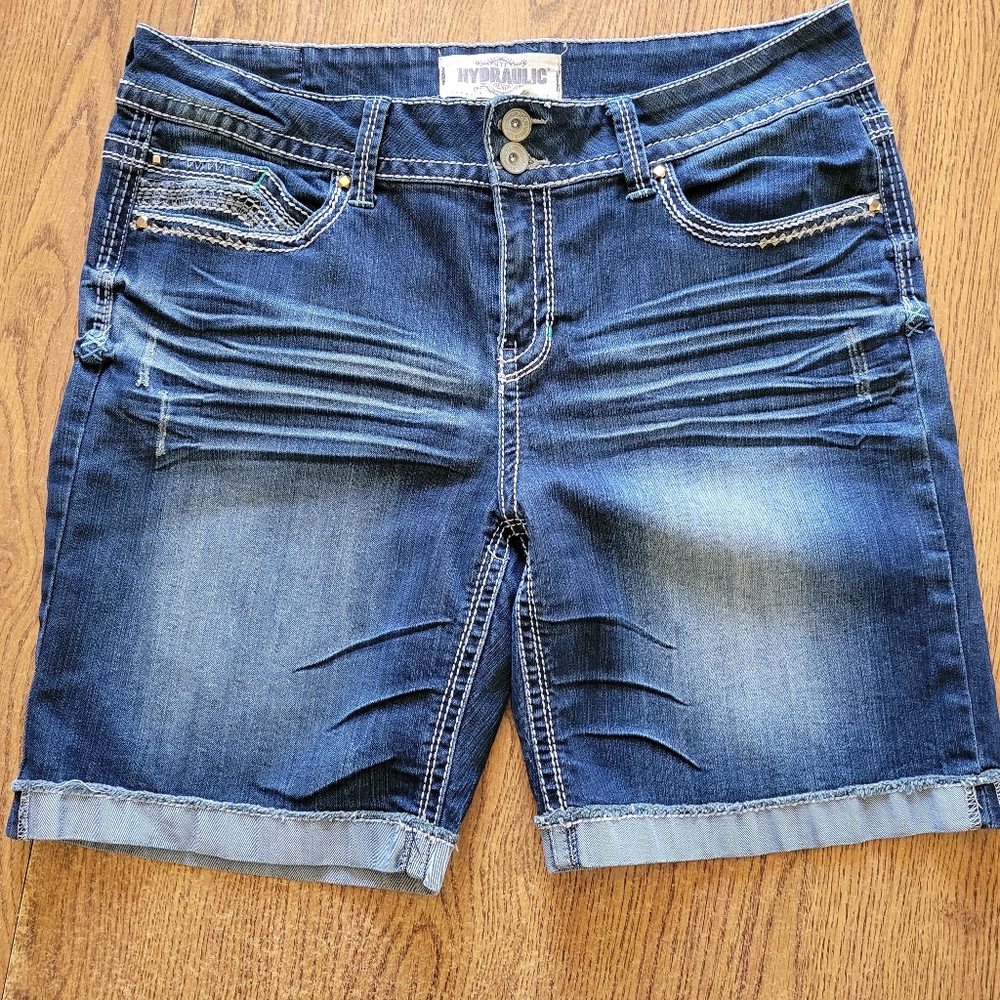 Hydraulic Bermuda Shorts